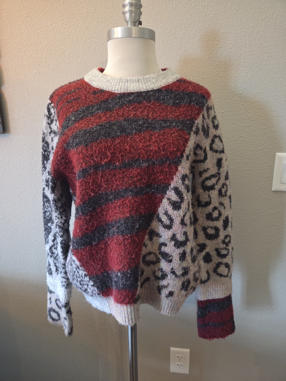 RD Style Red, Gray & Cream Mixed-Print Crewneck Sweater